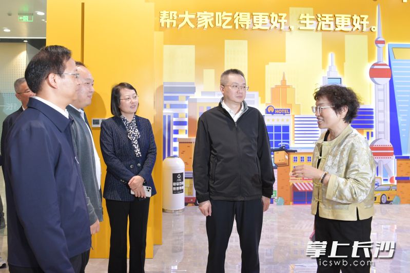 11月4日至6日,，副市長、市工商聯(lián)主席康鎮(zhèn)麟帶隊赴上海參加第七屆中國國際進口博覽會并開展招商引資活動,。全媒體記者 王志偉 攝