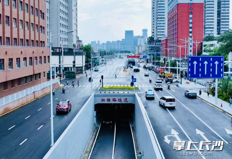 湘雅路過江隧道聯(lián)通兩個CBD,。長沙晚報全媒體記者 李卓 攝