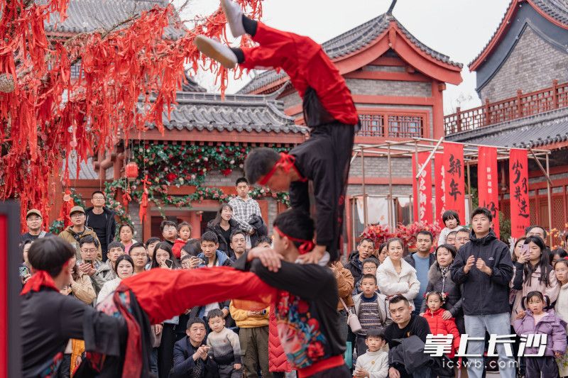 長沙方特東方神畫景區(qū)張燈結(jié)彩,，處處洋溢著新年的喜悅和歡樂,。 均為通訊員供圖