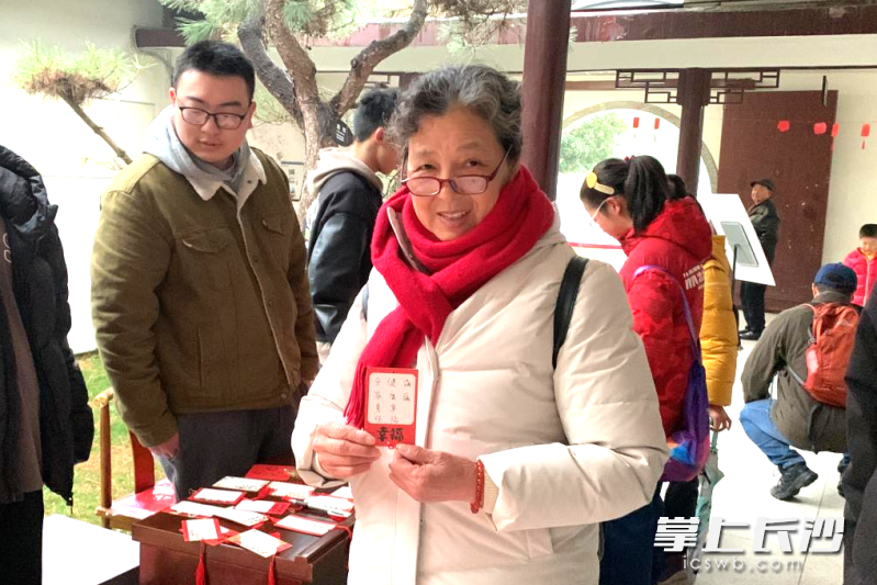 “花明樓祈愿”活動(dòng)人氣火爆,，游客們紛紛寫下自己的新年愿望,。