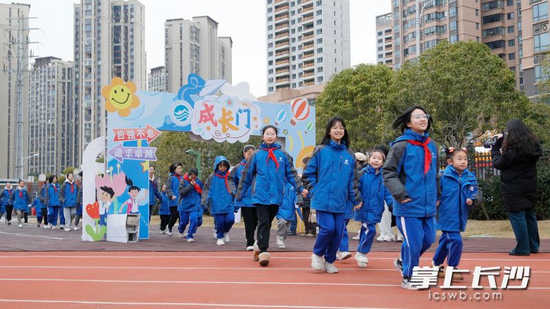 大手牽小手,，“雙魚從游”開啟美好新學期,。