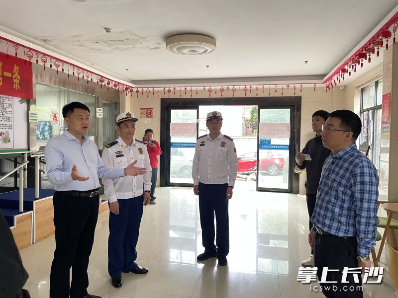 雨花區(qū)進(jìn)行節(jié)前消防安全檢查,。 長(zhǎng)沙晚報(bào)通訊員 楊慧 攝