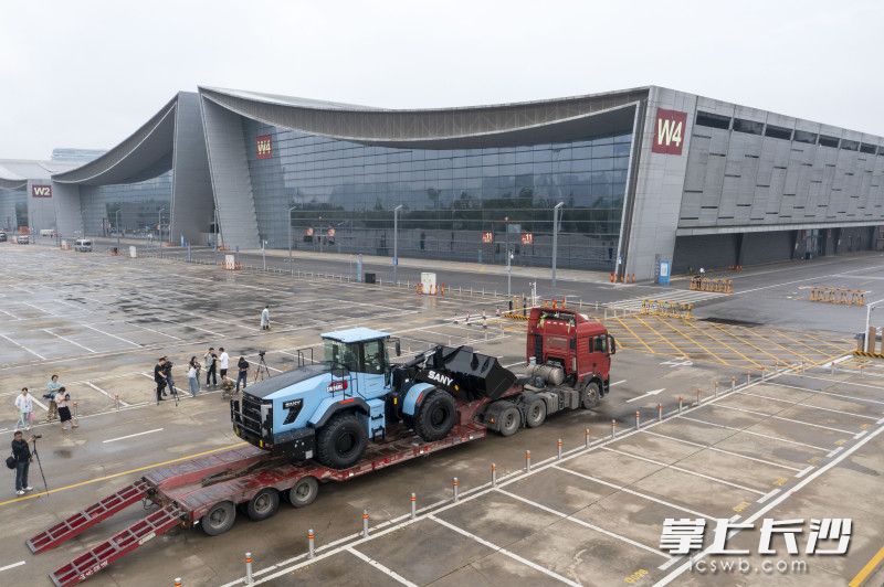 4月30日，全球工程機(jī)械50強(qiáng)企業(yè)之一的三一集團(tuán),，正式入場(chǎng)布展,。長(zhǎng)沙晚報(bào)全媒體記者 周數(shù)邑 攝