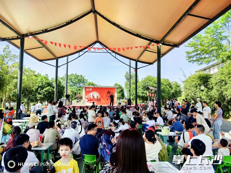 關(guān)山古鎮(zhèn)國風(fēng)活動盛宴吸睛，精彩演藝引來游客好評如潮,。