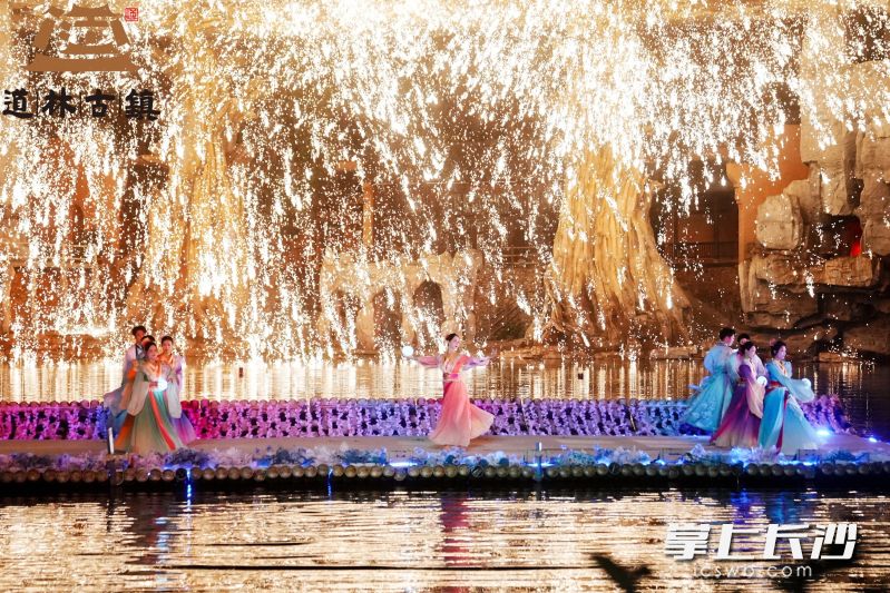 道林古鎮(zhèn)實(shí)景演出《千年鐵魂 湖南人》令游客驚艷,。