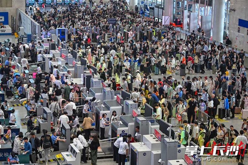 “五一”期間，長沙火車南站迎來客流高峰,。 均為長沙晚報通訊員侯文艷攝
