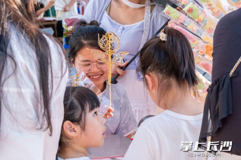 非遺體驗讓游客近距離感受傳統(tǒng)文化魅力,。