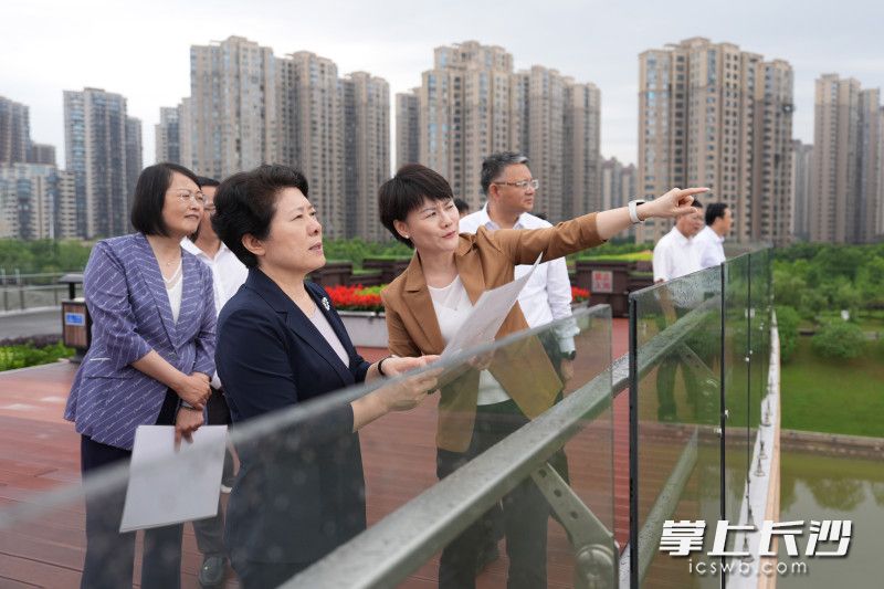 吳桂英開展巡河。
