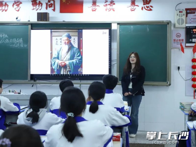 金海高中青年教師成長學(xué)院與學(xué)校教科院聯(lián)動，9大學(xué)科,、4個賽組,、40位青年教師參加賽課活動。長沙晚報通訊員 李晴 攝