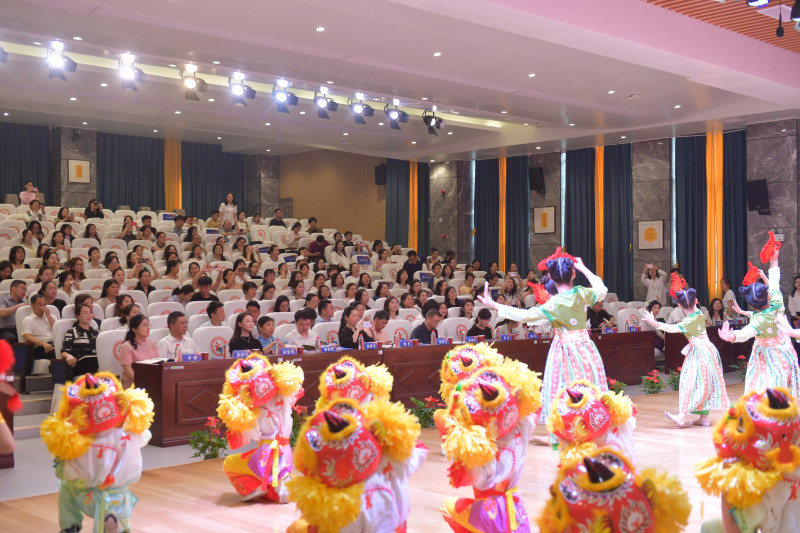 今日，中國少年培育聯(lián)盟興發(fā)教學(xué)研討暨學(xué)校生命化課堂開放活動在長郡雨花外國語第二附屬小學(xué)舉行,，照片由學(xué)校提供