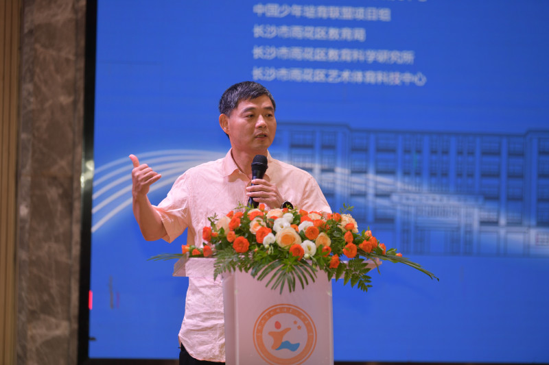 在課例研討結(jié)束后,，湖南師范大學(xué)教育科學(xué)學(xué)院院長劉鐵芳教授做了《興發(fā)何以可能》的專題講座,。