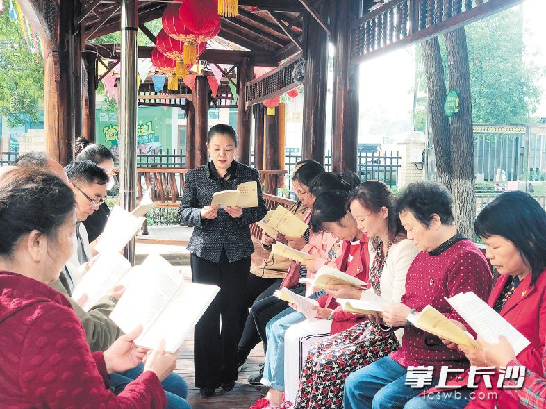 朝陽(yáng)街道凱通國(guó)際城小區(qū)通過(guò)黨建引領(lǐng)打造多方聯(lián)動(dòng)的治理架構(gòu)，建設(shè)和美新家園。最近,，該小區(qū)的二期小區(qū)黨支部被評(píng)為市級(jí)示范化“五化”黨支部。 張倩怡 攝