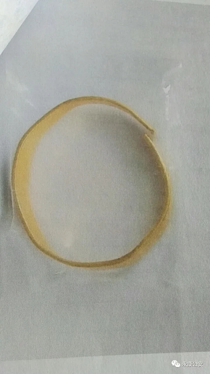 被搶走的金鐲子