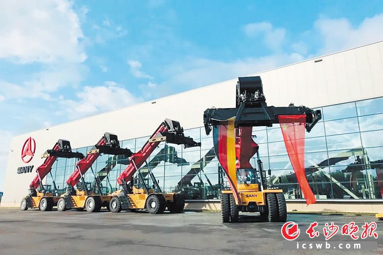 三一正面吊產(chǎn)品國內(nèi)市場占有率進一步攀升至66.8％，穩(wěn)居中國第一品牌,。 企業(yè)供圖