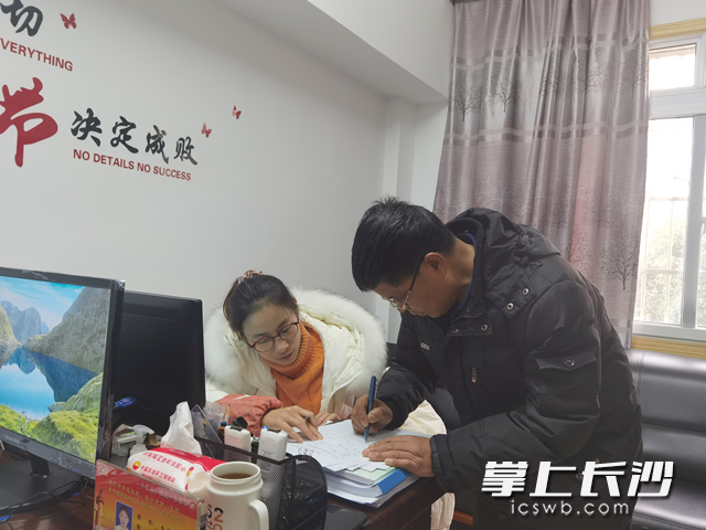 青竹湖街道社區(qū)衛(wèi)生服務(wù)中心鄉(xiāng)村醫(yī)生現(xiàn)場簽約,。
