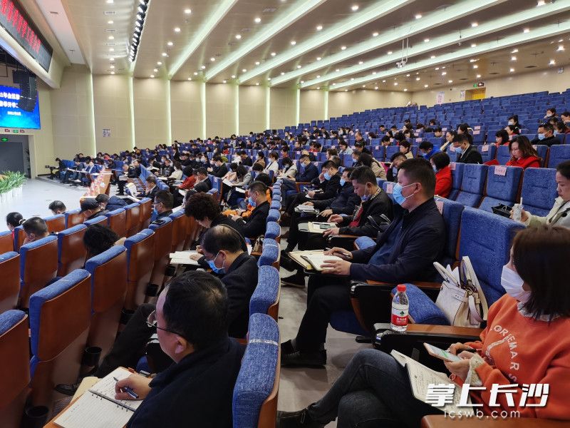 2021年,，開福區(qū)將大力推進(jìn)教育強(qiáng)區(qū)戰(zhàn)略，重點(diǎn)實(shí)施“三名工程”,，打造優(yōu)質(zhì)教育資源聚集區(qū),，開啟“名校全域化”新征程。