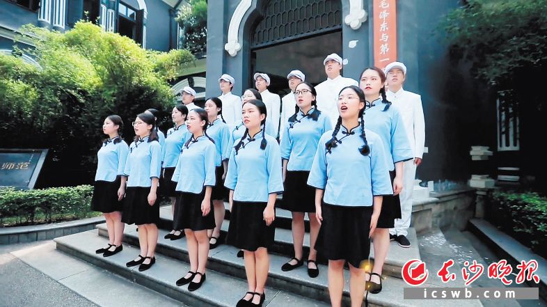 湖南第一師范學(xué)院前身是成立于南宋的城南書院，素有“千年學(xué)府,，百年師范”的美譽(yù),，從這里走出了毛澤東等一批革命家，是天心區(qū)古老歷史,、紅色文化的地標(biāo),。