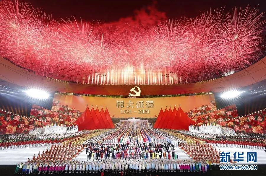焰火盛放在國家體育場上空,。新華社記者 黃敬文 攝