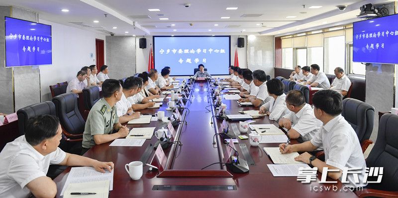 今天,，省委常委、市委書記吳桂英在寧鄉(xiāng)市調(diào)研并指導(dǎo)寧鄉(xiāng)市委理論學(xué)習(xí)中心組集體學(xué)習(xí),。長沙晚報全媒體記者 余劭劼 攝