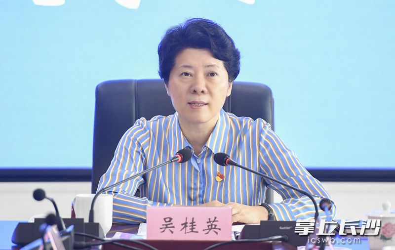 吳桂英為寧鄉(xiāng)市委理論學(xué)習(xí)中心組成員作專題輔導(dǎo)報告,。長沙晚報全媒體記者 余劭劼 攝