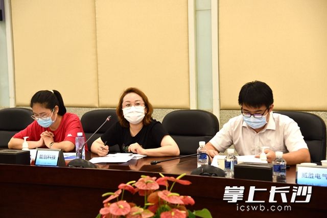 與會18家高新區(qū)內行業(yè)龍頭企業(yè)負責人齊聚一堂，了解各方供給和需求,。