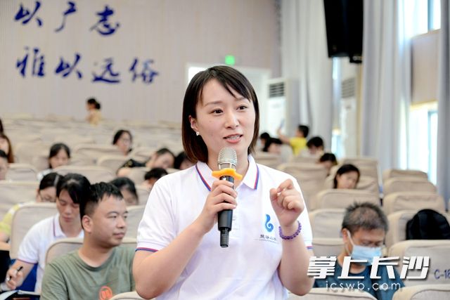 如何抓拍出高質(zhì)量的學(xué)生照片,？麓谷小學(xué)教師相恒繼就此請教授課者,。