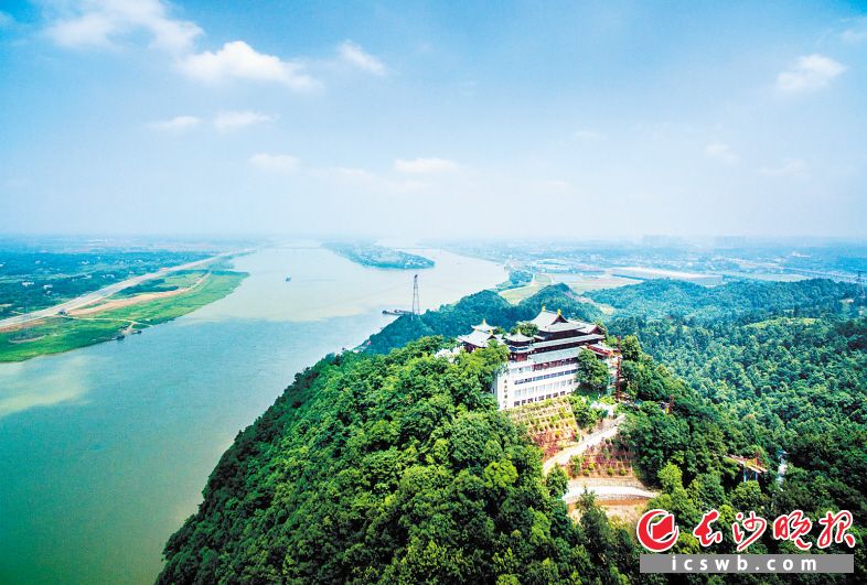 圖為長株潭綠心,?！逗鲜　笆奈濉毙滦统擎?zhèn)化規(guī)劃》提出，依托綠心打造長株潭都市圈城市中央公園,。 資料圖片