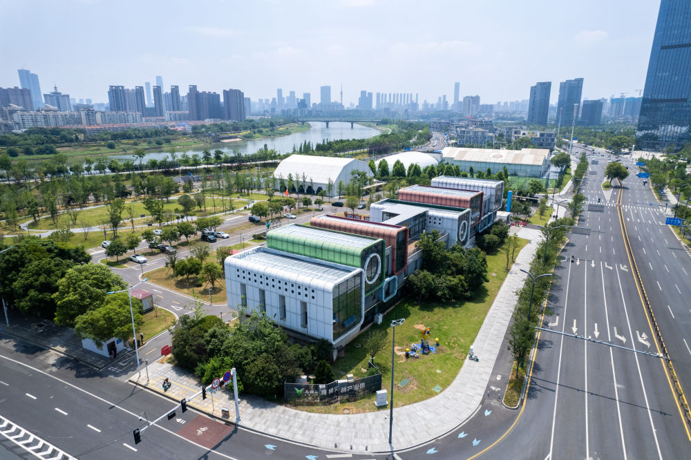 這是在長沙市開福區(qū)拍攝的馬欄山視頻文創(chuàng)產(chǎn)業(yè)園（無人機(jī)照片,，6月7日攝）。新華社記者 陳思汗 攝