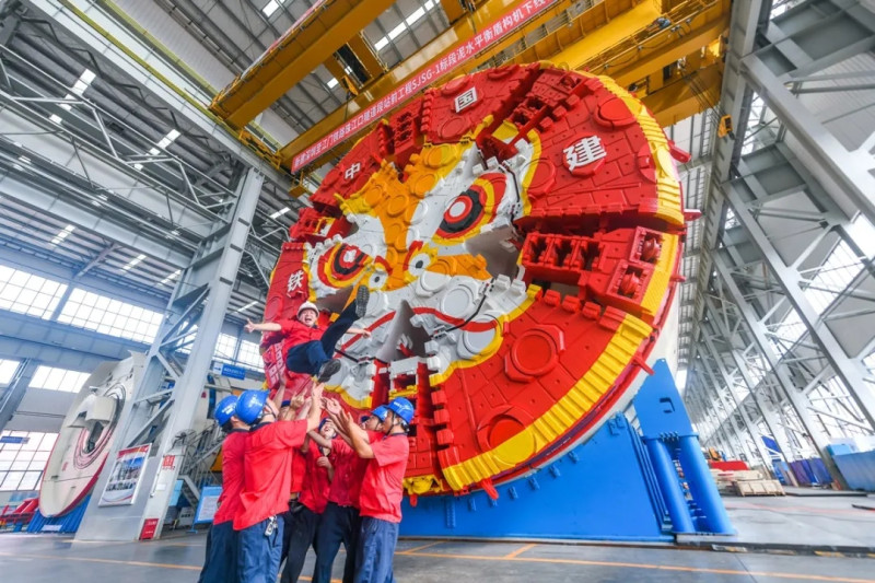 “深江1號”盾構機創(chuàng)下中國大直徑盾構隧道施工掘進最大深度紀錄,。 圖為“深江1號”,。 企業(yè)供圖
