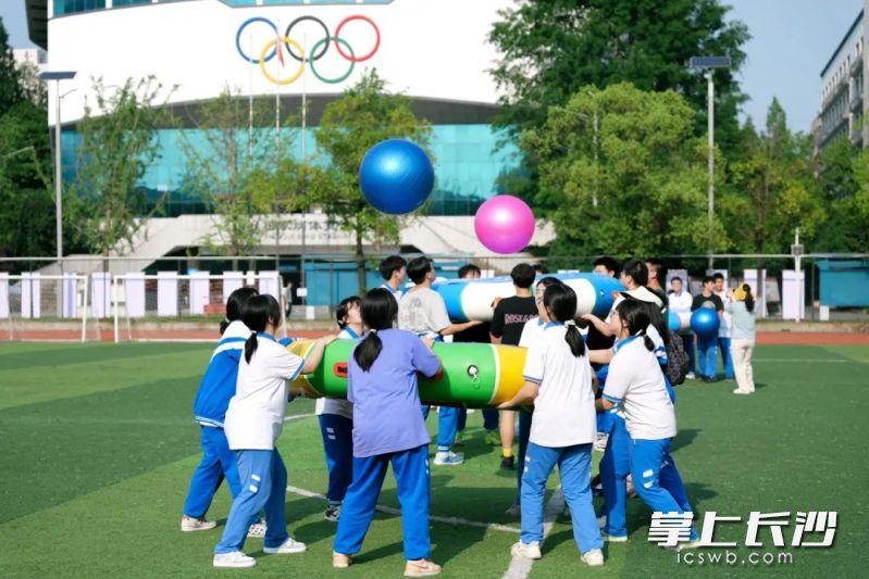 給奮戰(zhàn)的高三學子們解解壓、放放松,，也打打氣,、加加油，“電力滿格”,，迎戰(zhàn)六月,。